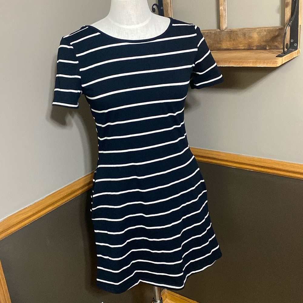 Feager casual black & white striped short sleeve criss cross back dress size s